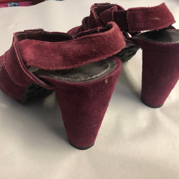 Gianni Bini Raspberry/Wine platform heels sandals peeptoe Size 6 suede - Picture 14 of 15